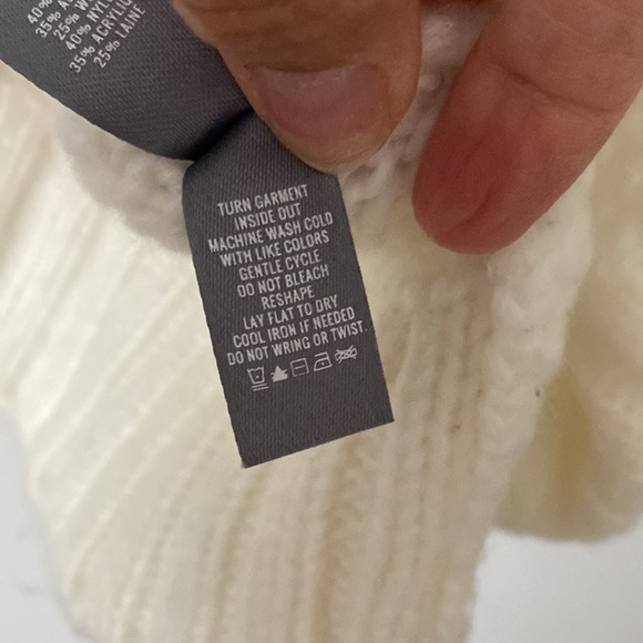 Aerie Fuzzy Soft Oversized Varsity V Neck Sweater American Eagle Outfitter Zara - Picture 12 of 16